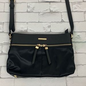 Simply Noelle Black nylon crossbody handbag Gold zip hardware Pockets